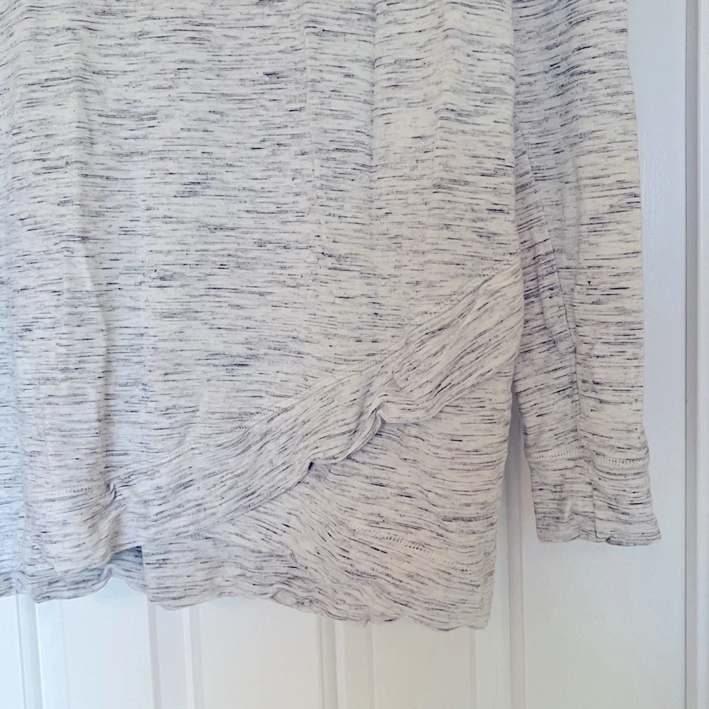 Dalia White and Grey Crewneck Long Sleeve Top Size Medium - Picture 2 of 5